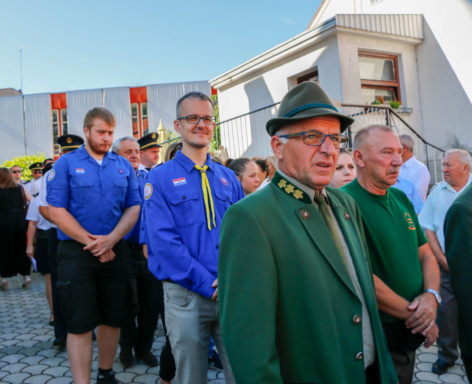 Klikni na fotografiju za uvecanje