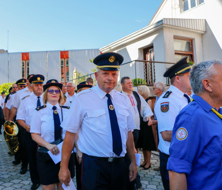 Klikni na fotografiju za uvecanje