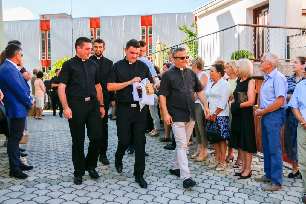 Klikni na fotografiju za uvecanje
