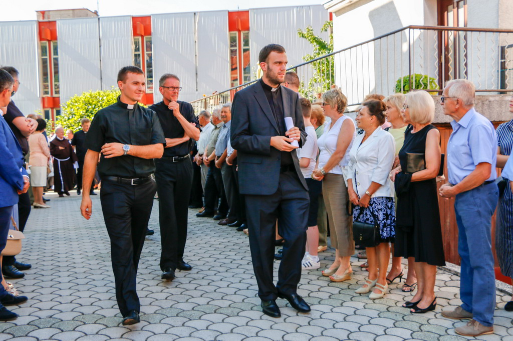 Klikni na fotografiju za uvecanje