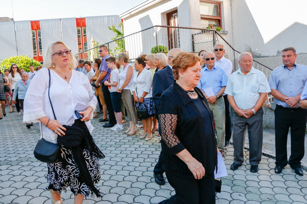 Klikni na fotografiju za uvecanje