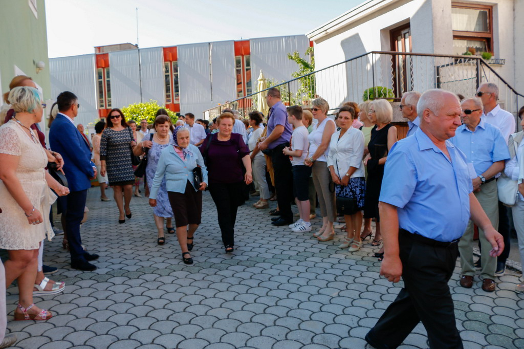 Klikni na fotografiju za uvecanje