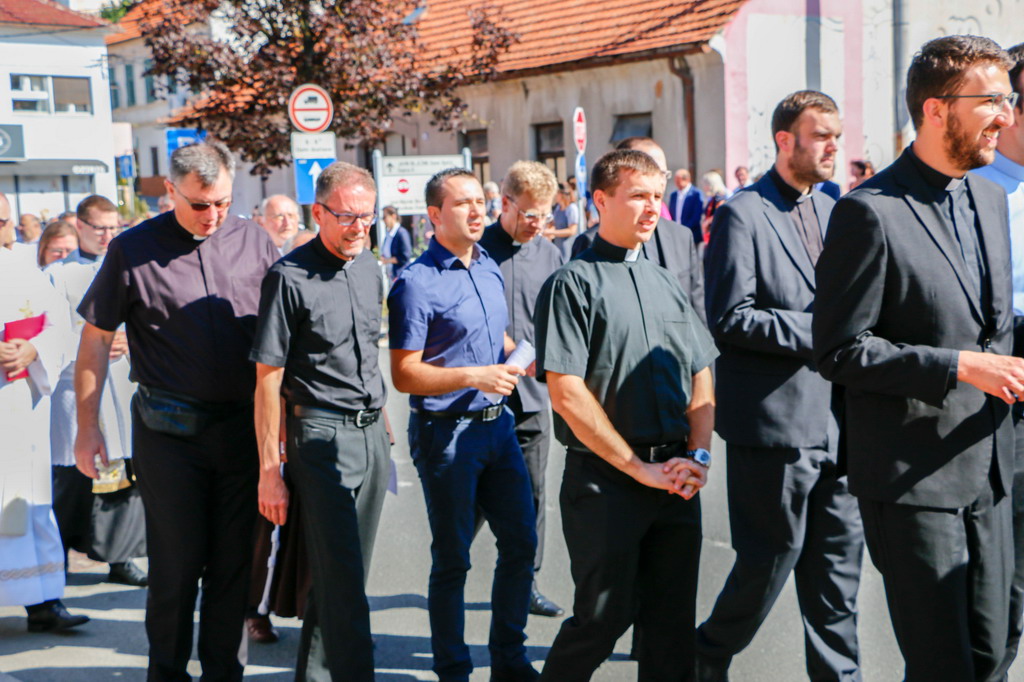 Klikni na fotografiju za uvecanje