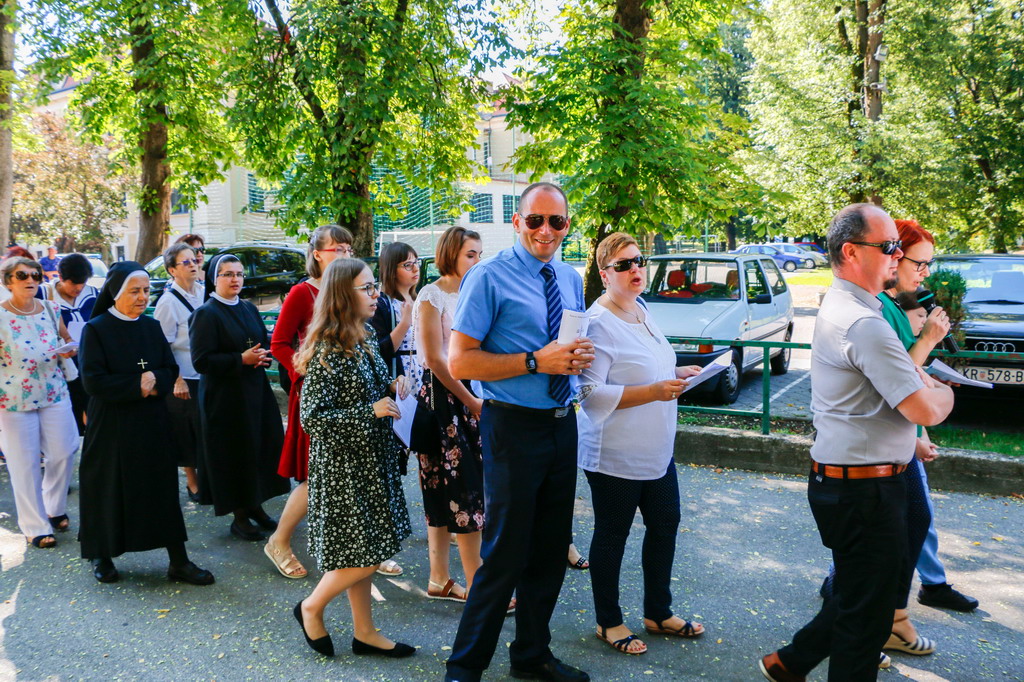 Klikni na fotografiju za uvecanje