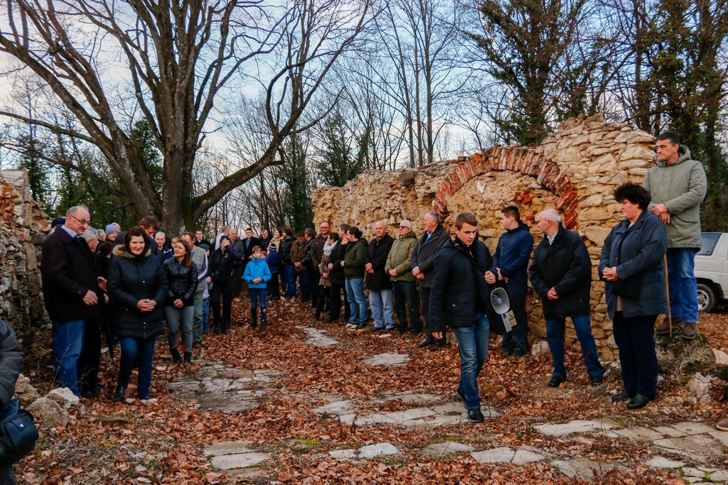 Klikni na fotografiju za uvecanje