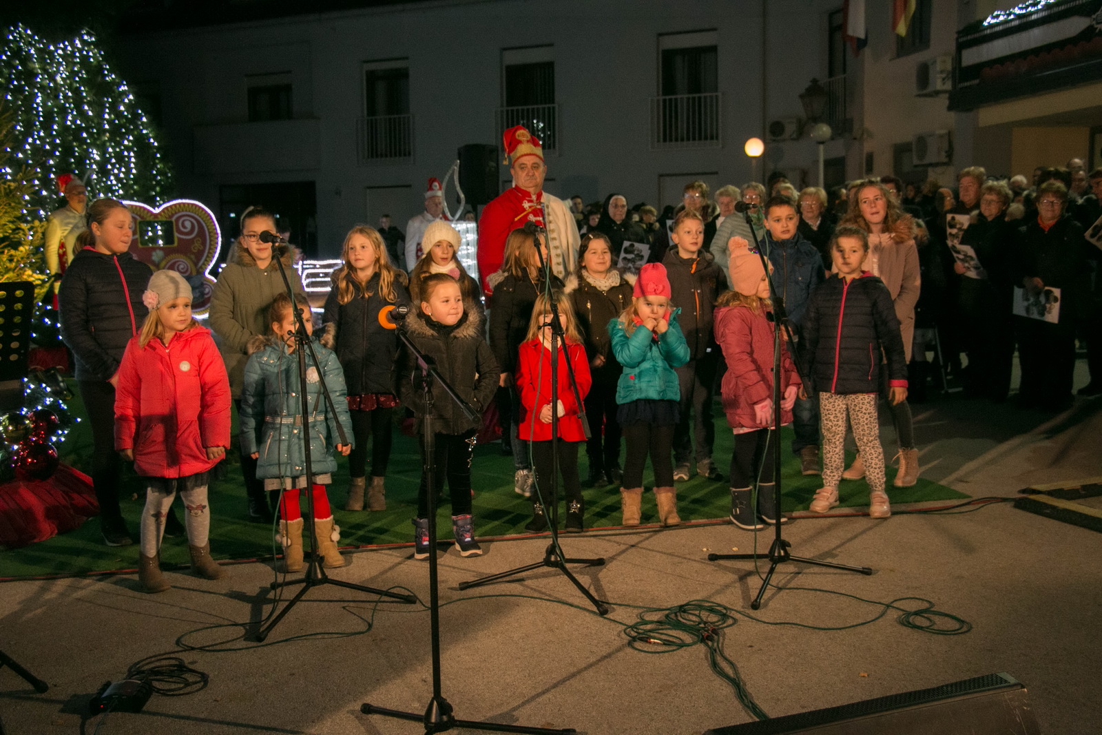 Klikni na fotografiju za uvecanje