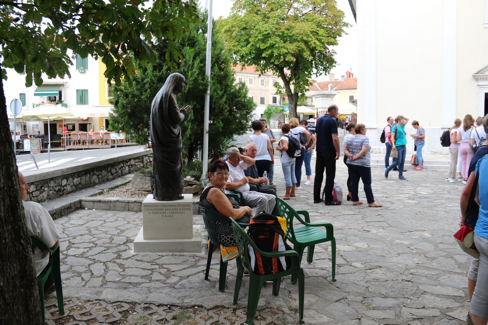 Klikni na fotografiju za uvecanje
