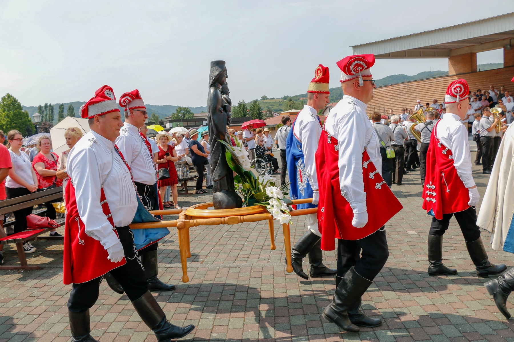 Klikni na fotografiju za uvecanje