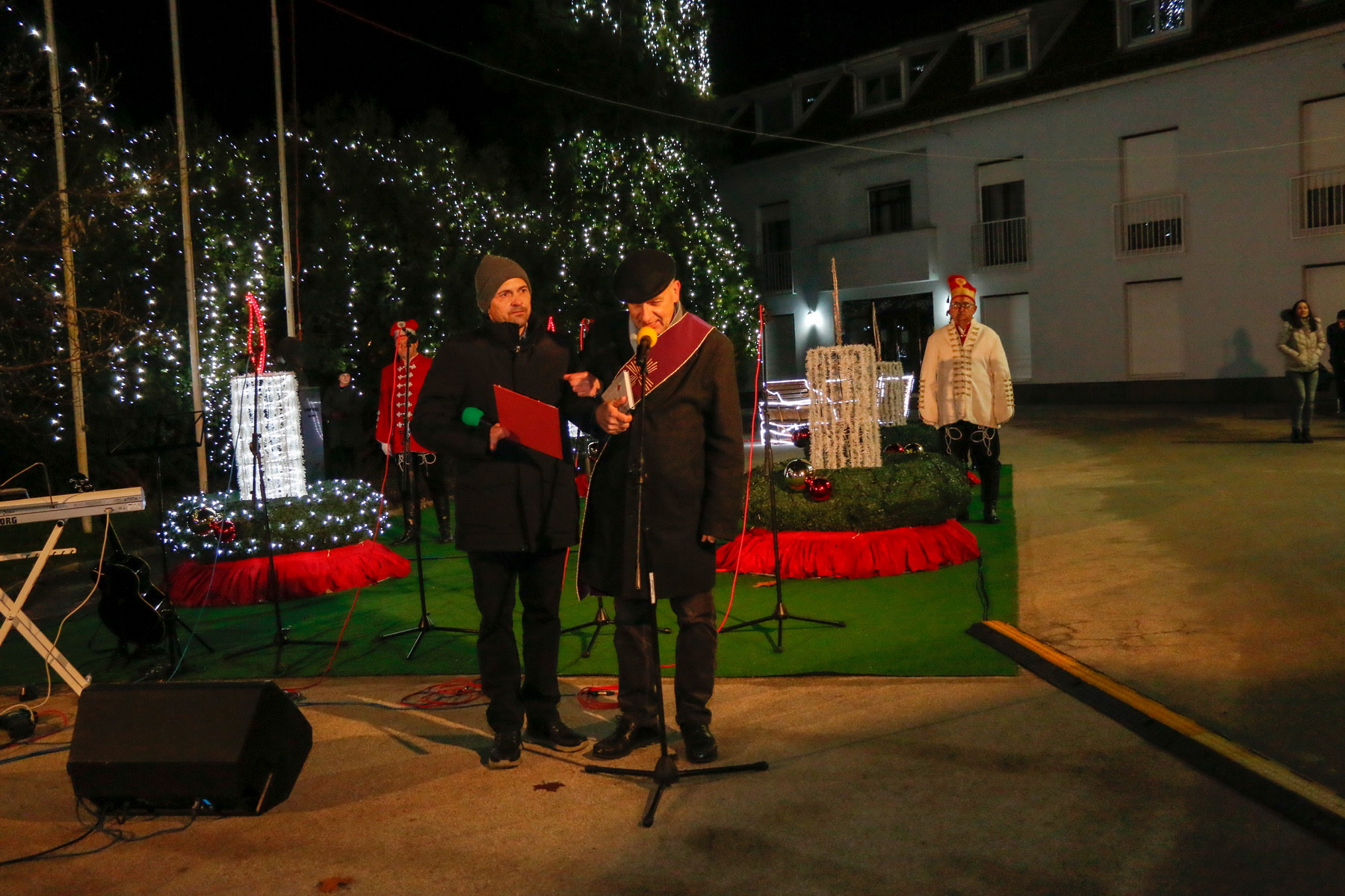 Klikni na fotografiju za uvecanje